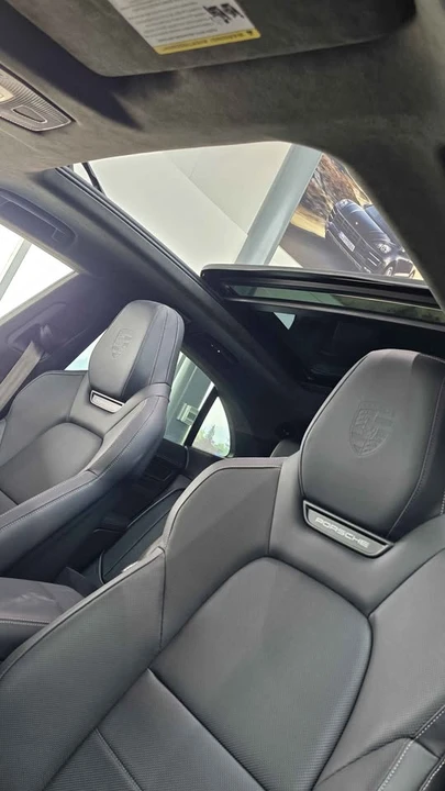 2025 Porsche Macan Electric - Image 12 of 13