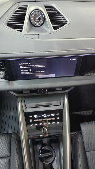 2025 Porsche Macan Electric - Image 11 of 13