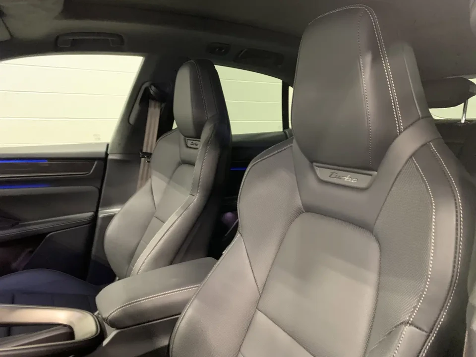 2025 Porsche Macan Electric - Image 5 of 11
