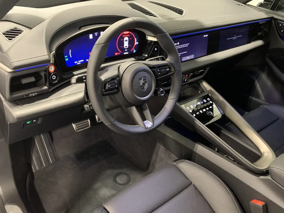 2025 Porsche Macan Electric - Image 4 of 11