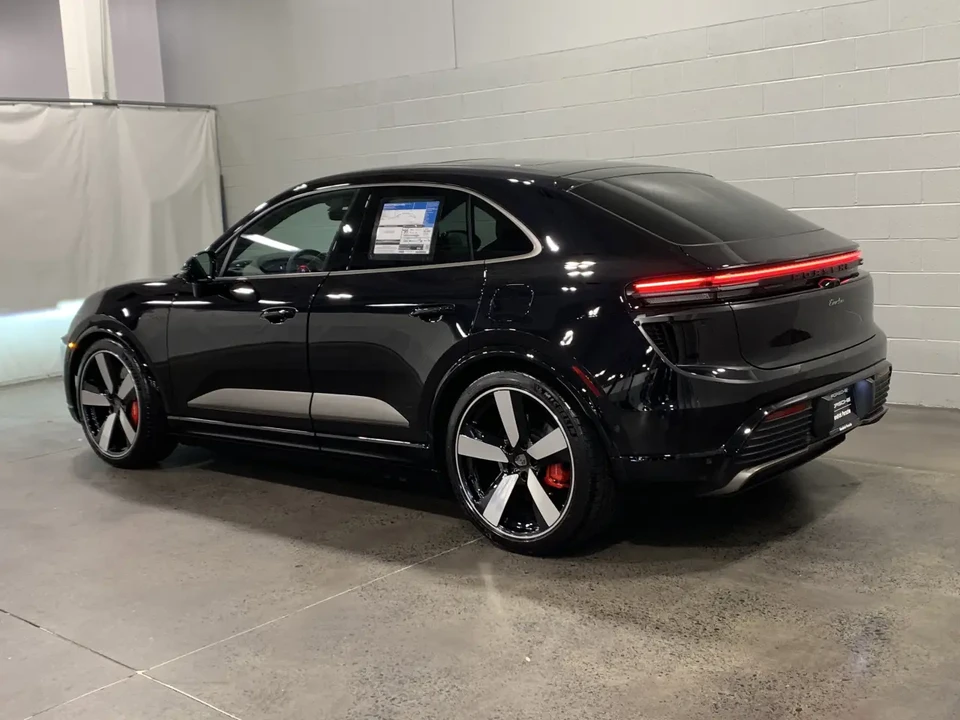 2025 Porsche Macan Electric - Image 3 of 11