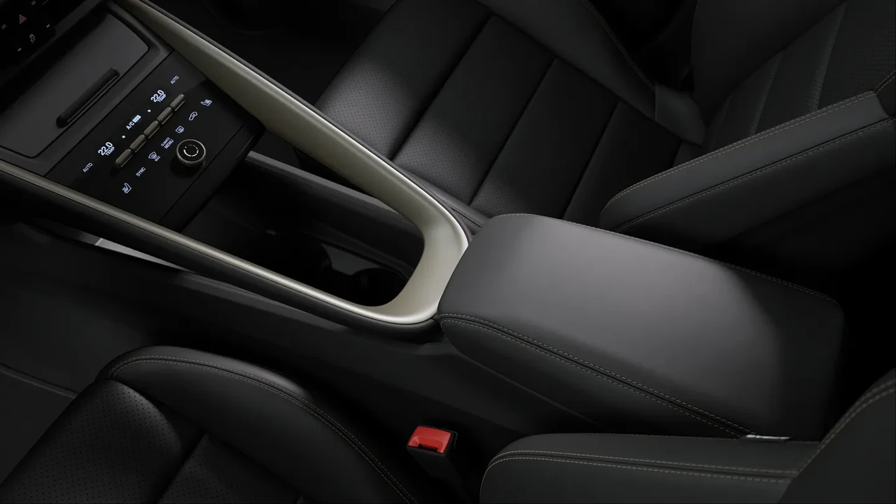 2025 Porsche Macan Electric - Image 10 of 11