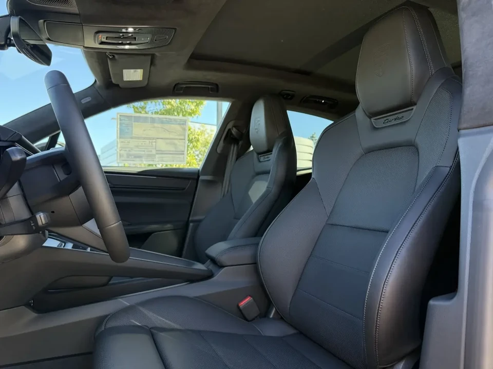 2025 Porsche Macan Electric - Image 5 of 7