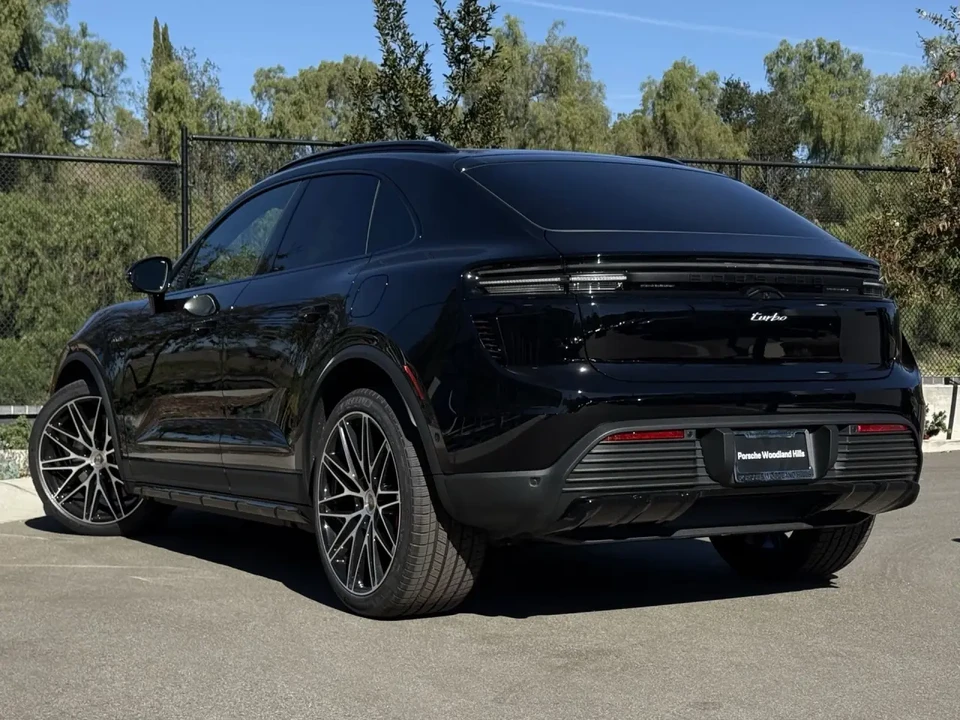 2025 Porsche Macan Electric - Image 3 of 7