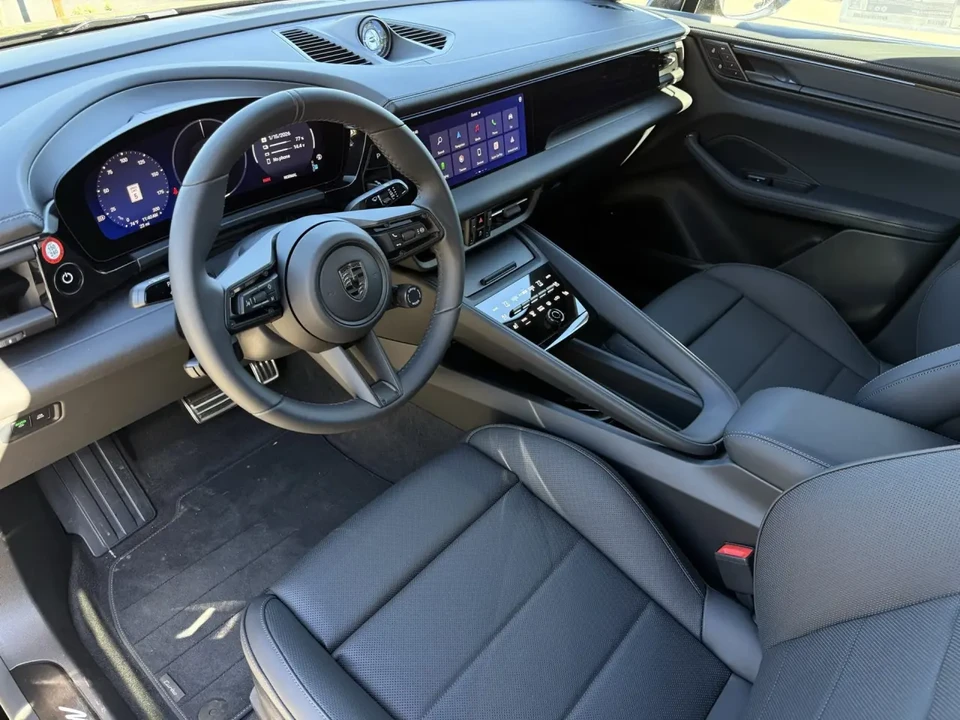 2025 Porsche Macan Electric - Image 4 of 7