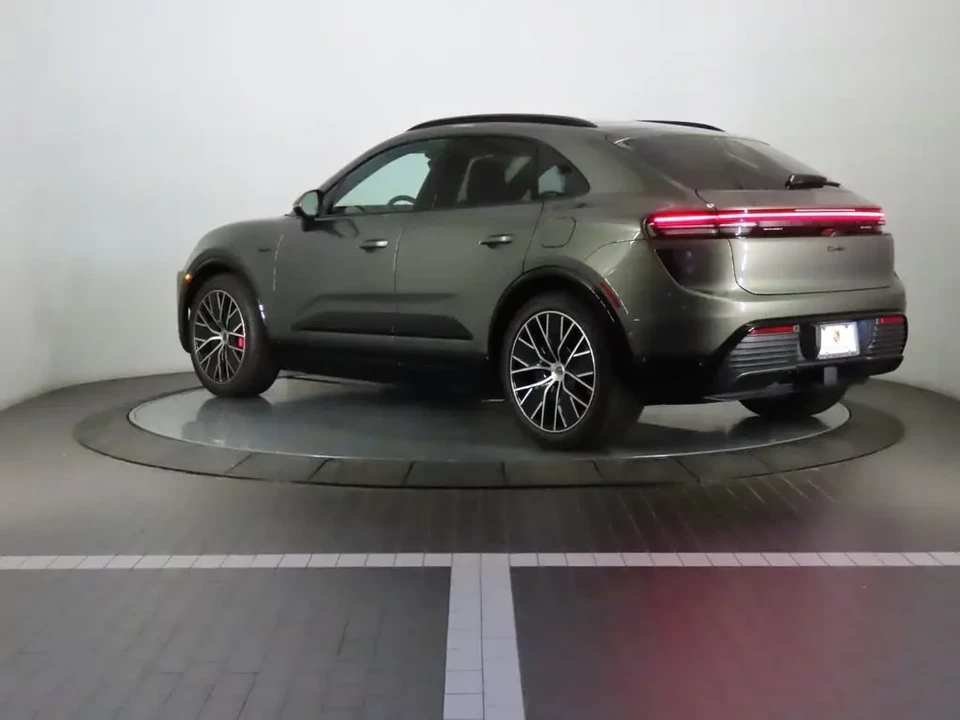 2025 Porsche Macan Electric - Image 3 of 17