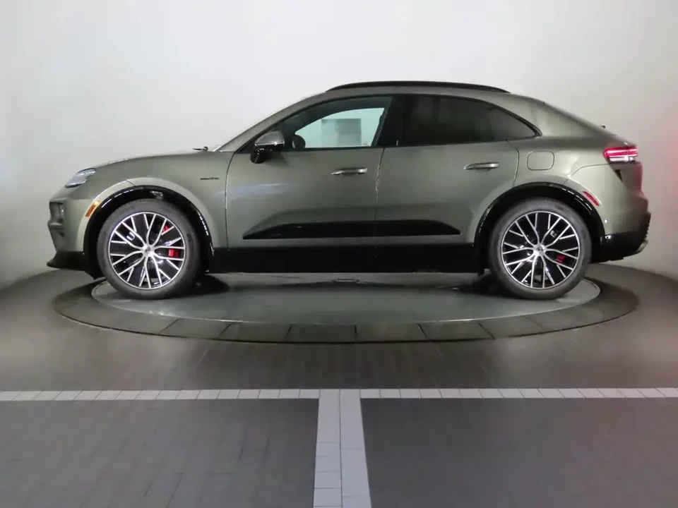 2025 Porsche Macan Electric - Image 2 of 17