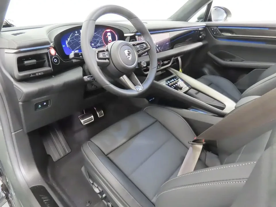 2025 Porsche Macan Electric - Image 4 of 17