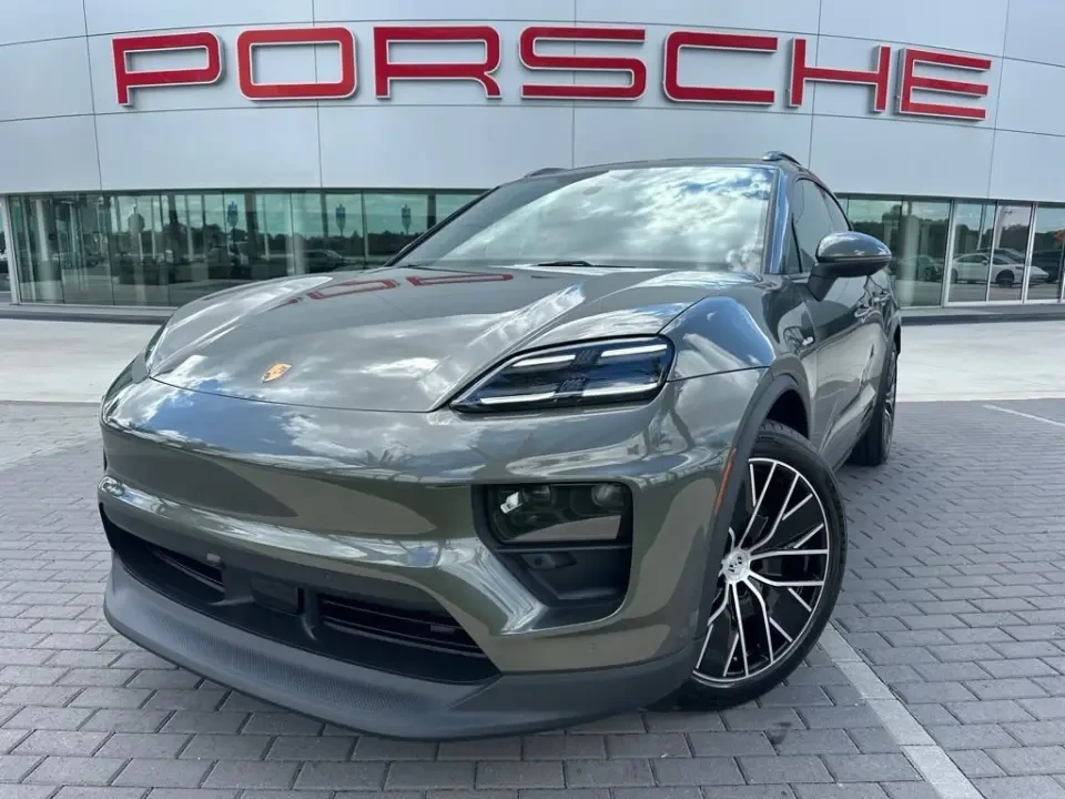 2025 Porsche Macan Electric - Image 17 of 17