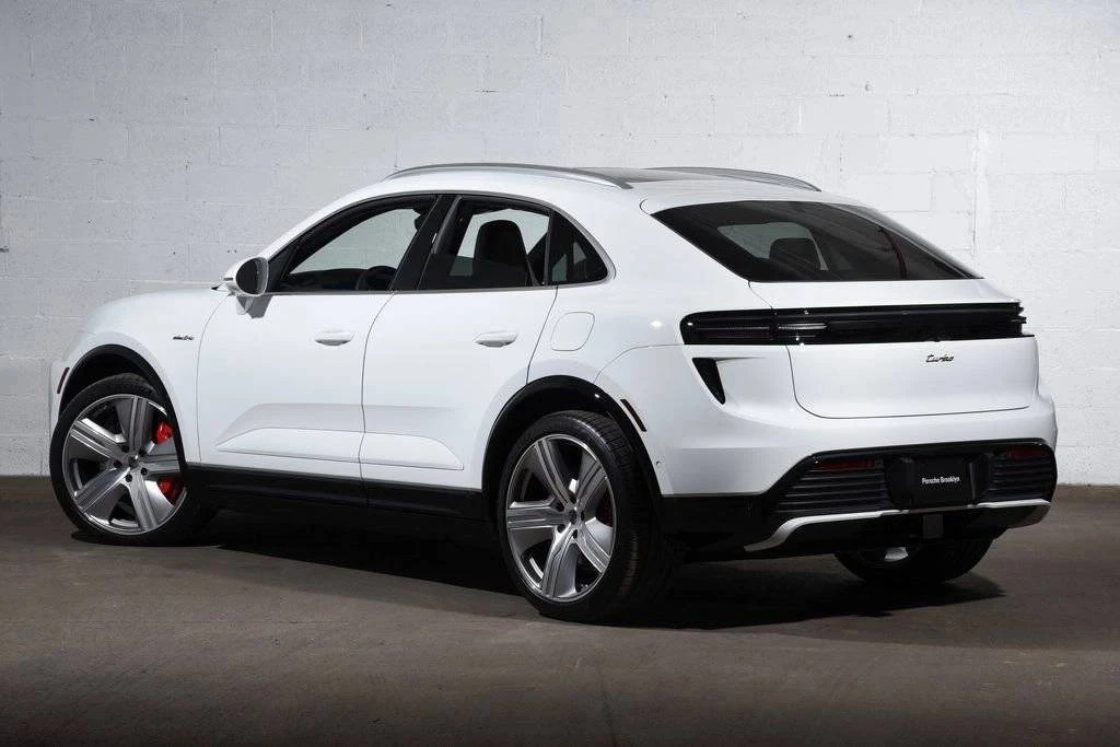 2025 Porsche Macan Electric - Image 3 of 5