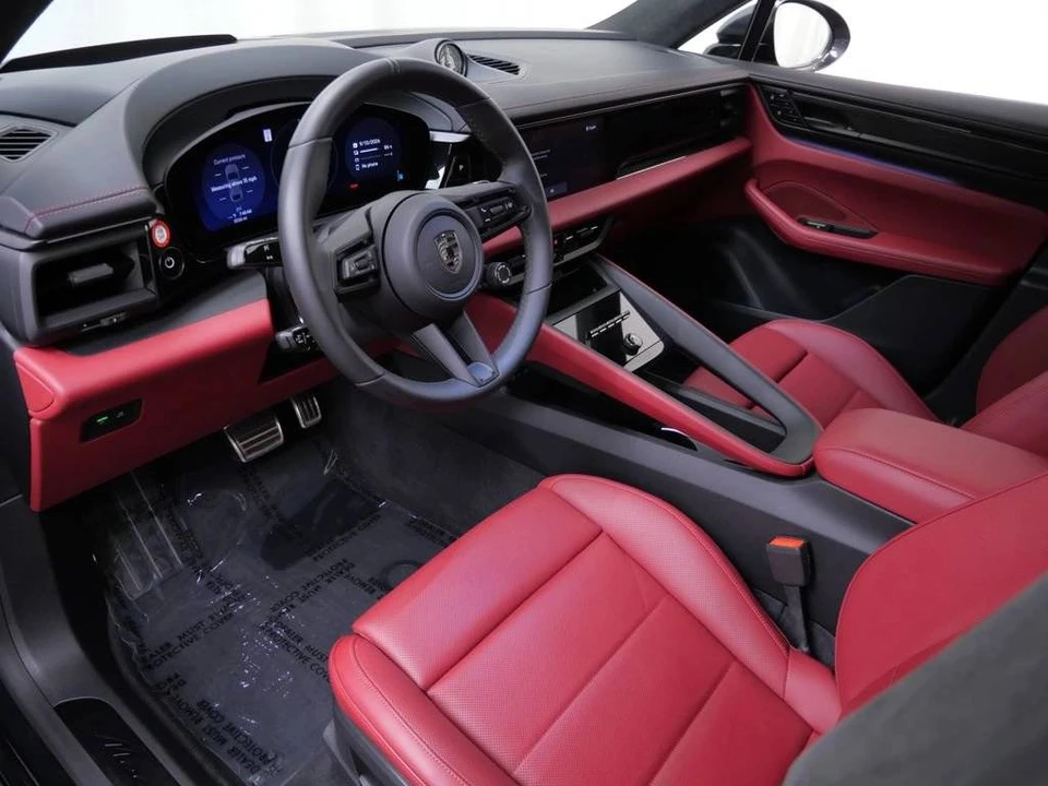 2025 Porsche Macan Electric - Image 4 of 4