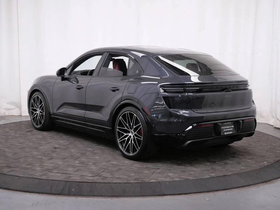 2025 Porsche Macan Electric - Image 3 of 4