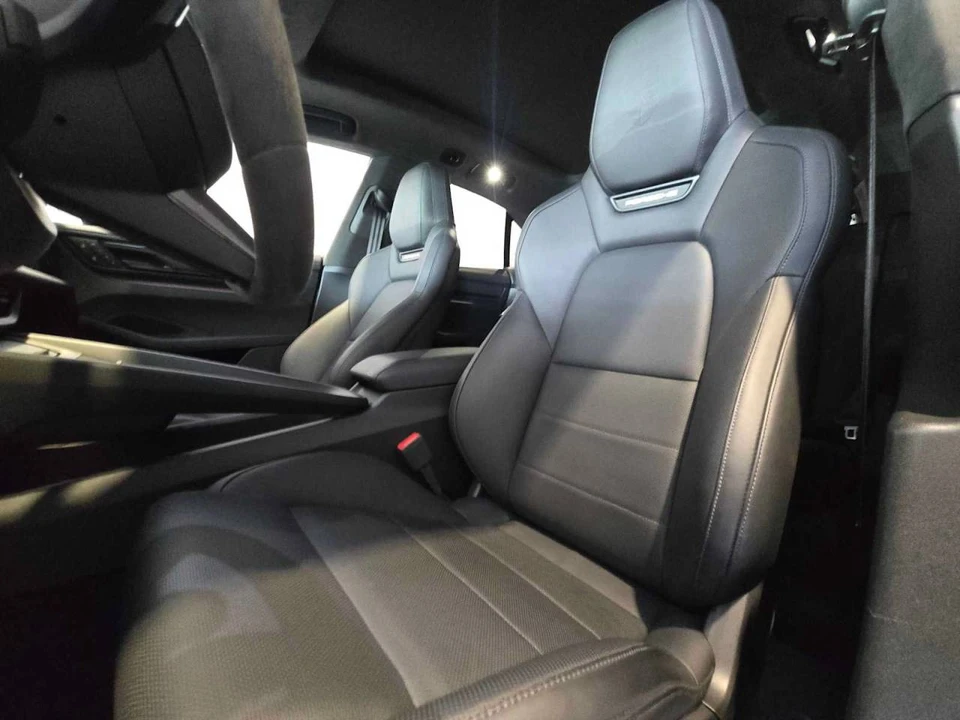 2025 Porsche Macan Electric - Image 5 of 5