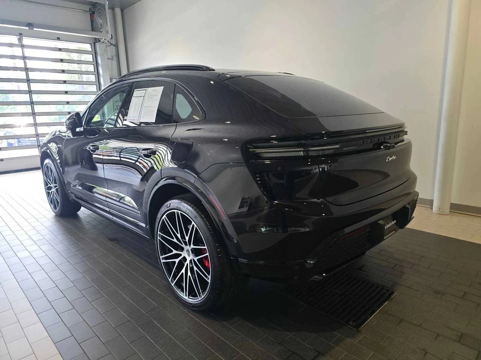 2025 Porsche Macan Electric - Image 3 of 5