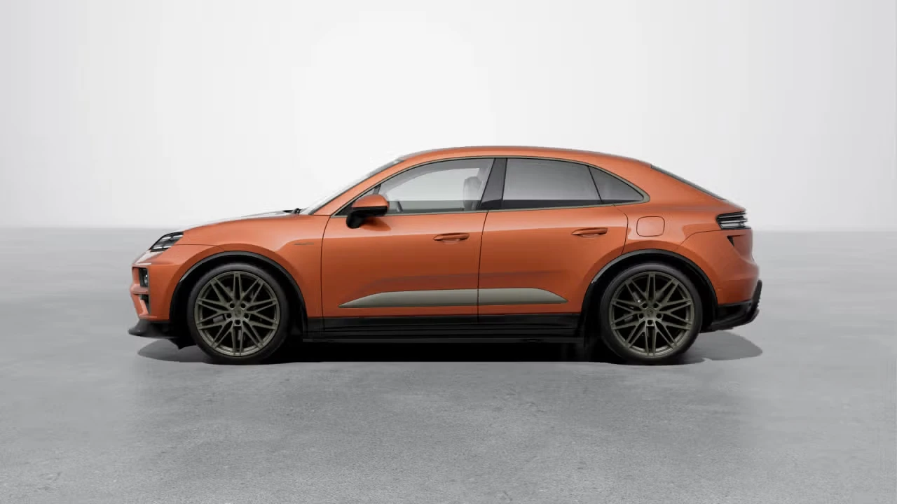 2025 Porsche Macan Electric - Image 12 of 31