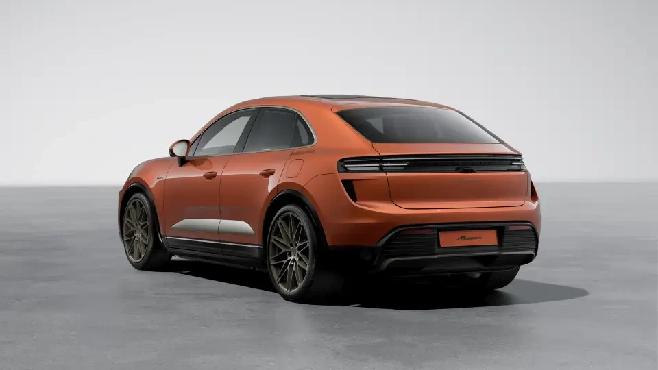 2025 Porsche Macan Electric - Image 23 of 31