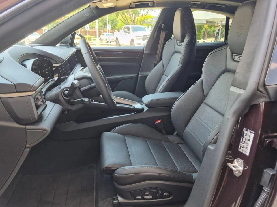 2025 Porsche Macan Electric - Image 5 of 5