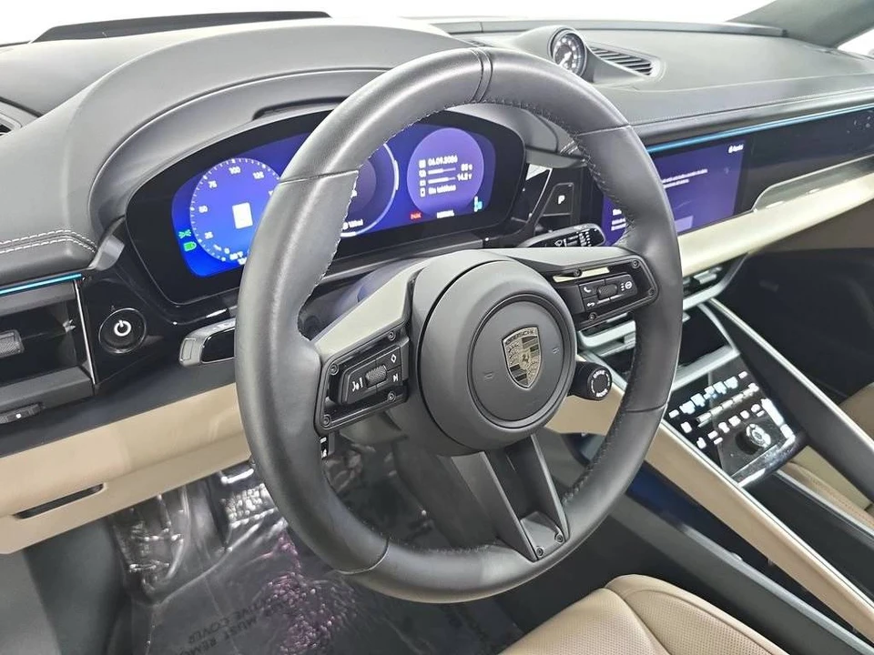 2025 Porsche Macan Electric - Image 4 of 4