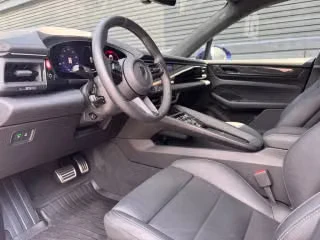 2025 Porsche Macan Electric - Image 25 of 31