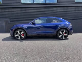 2025 Porsche Macan Electric - Image 9 of 31