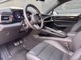 2025 Porsche Macan Electric - Image 29 of 31