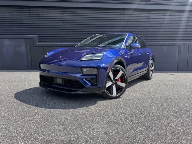2025 Porsche Macan Electric - Image 6 of 31