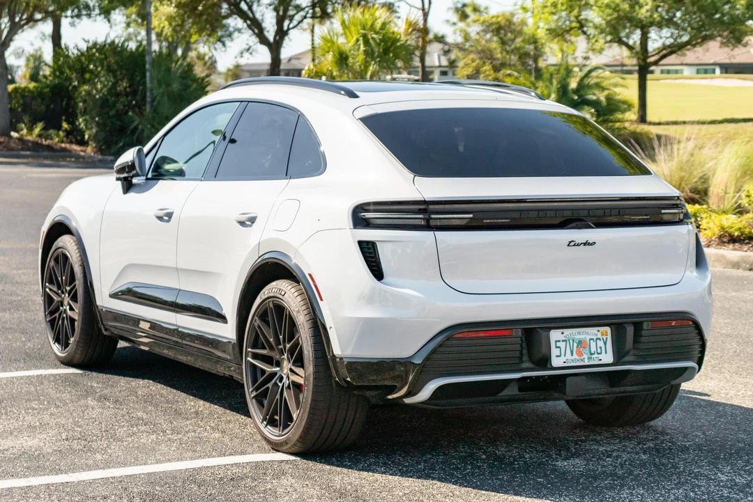 2025 Porsche Macan Electric - Image 6 of 31