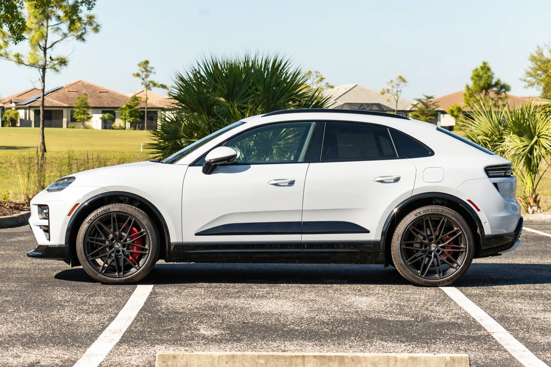2025 Porsche Macan Electric - Image 3 of 31