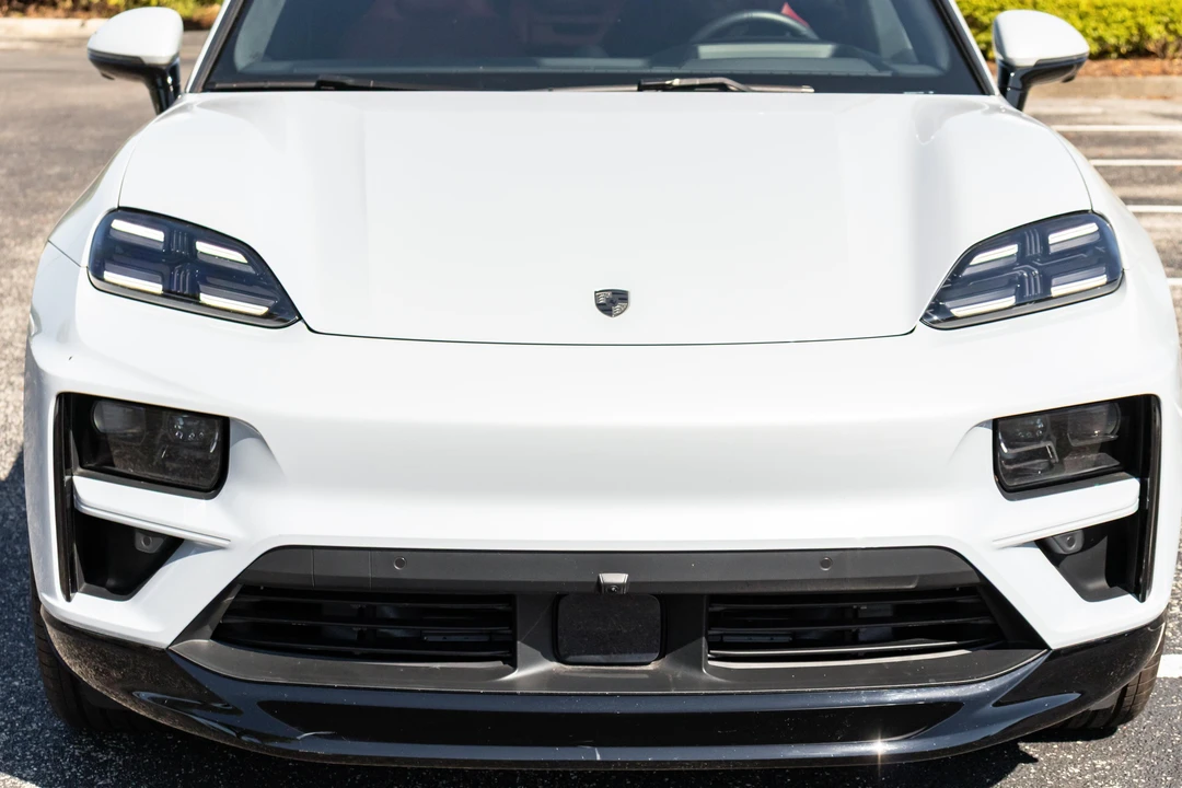 2025 Porsche Macan Electric - Image 7 of 31