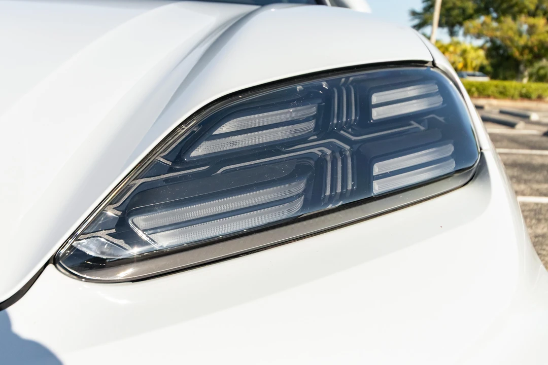 2025 Porsche Macan Electric - Image 14 of 31