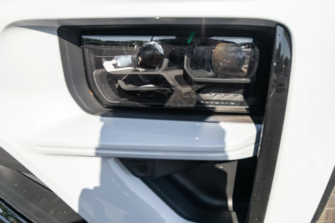 2025 Porsche Macan Electric - Image 13 of 31