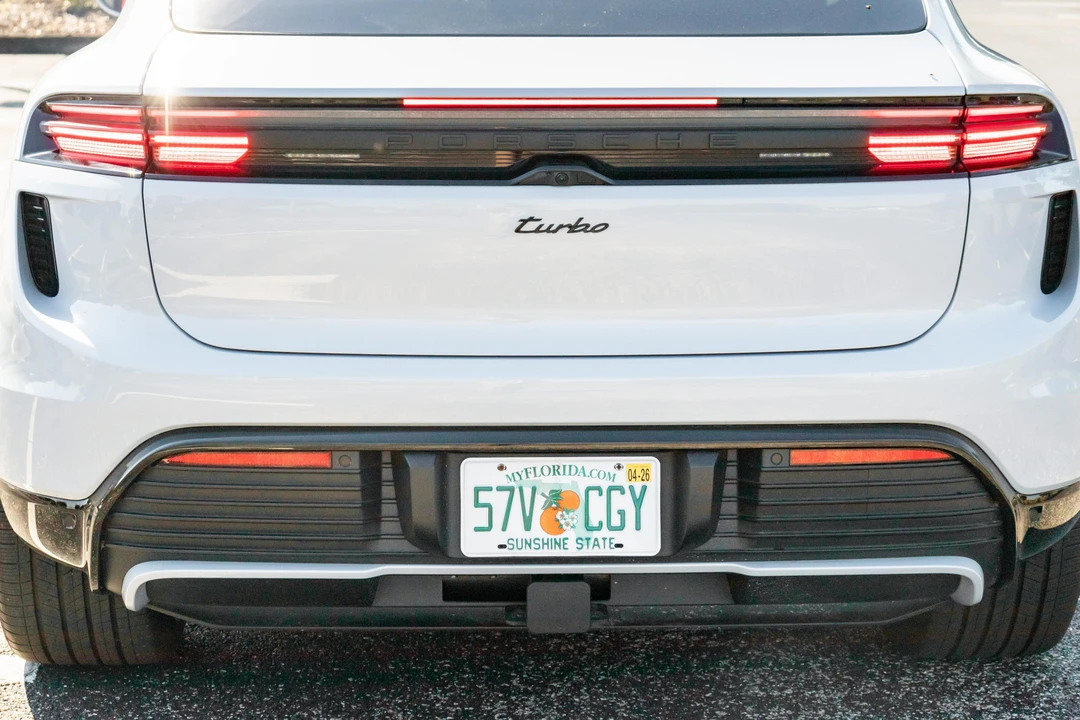 2025 Porsche Macan Electric - Image 25 of 31