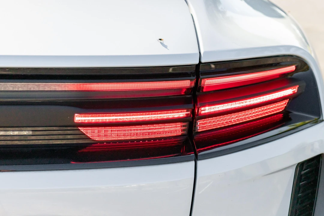 2025 Porsche Macan Electric - Image 30 of 31