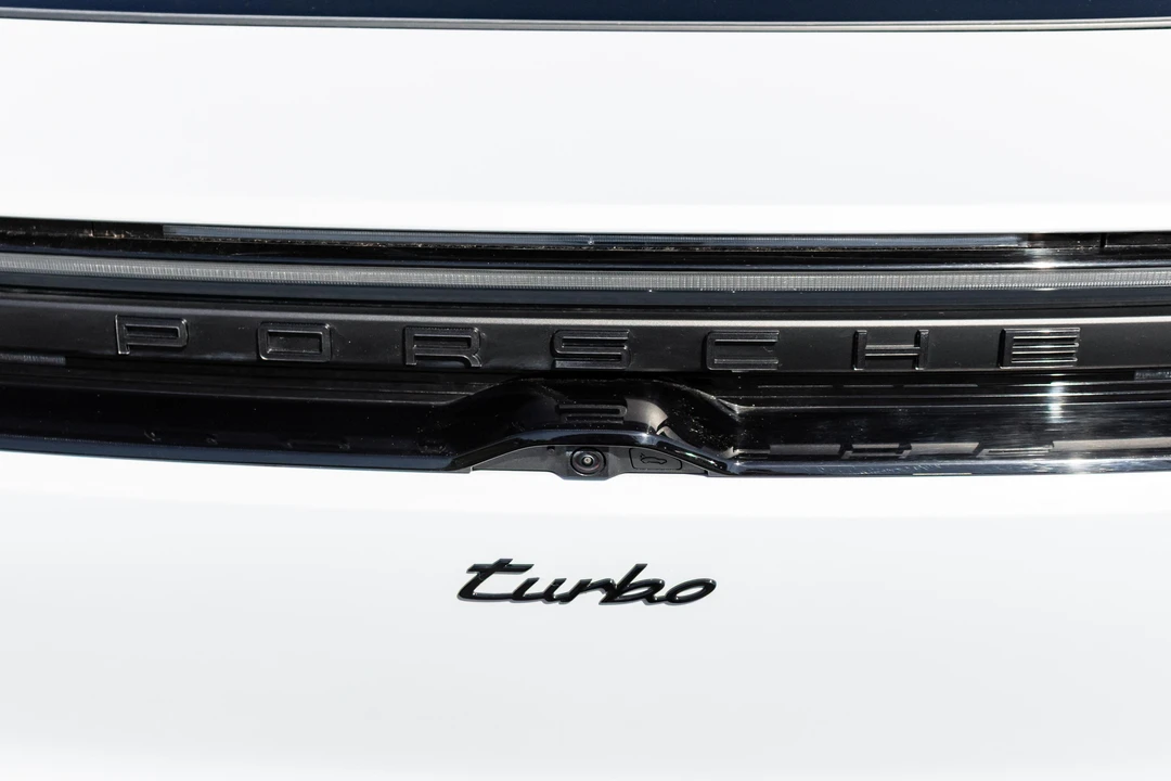 2025 Porsche Macan Electric - Image 26 of 31