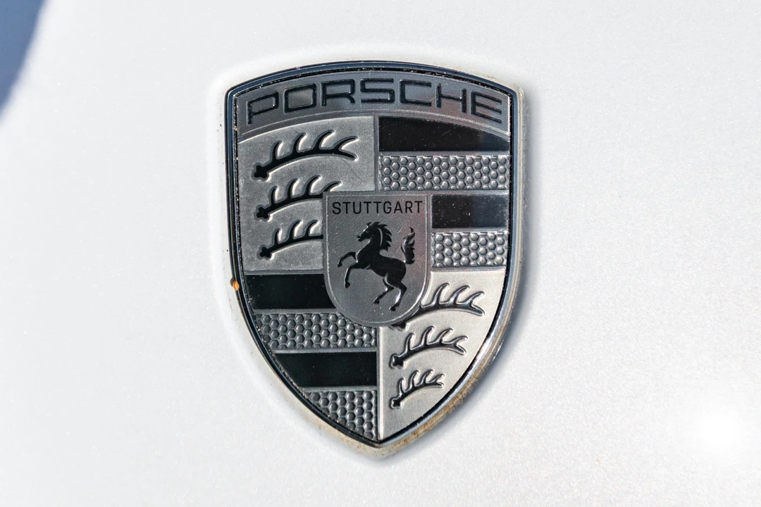 2025 Porsche Macan Electric - Image 11 of 31