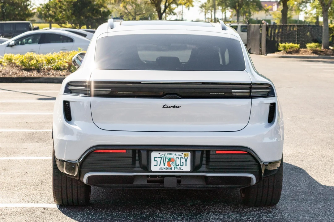 2025 Porsche Macan Electric - Image 5 of 31