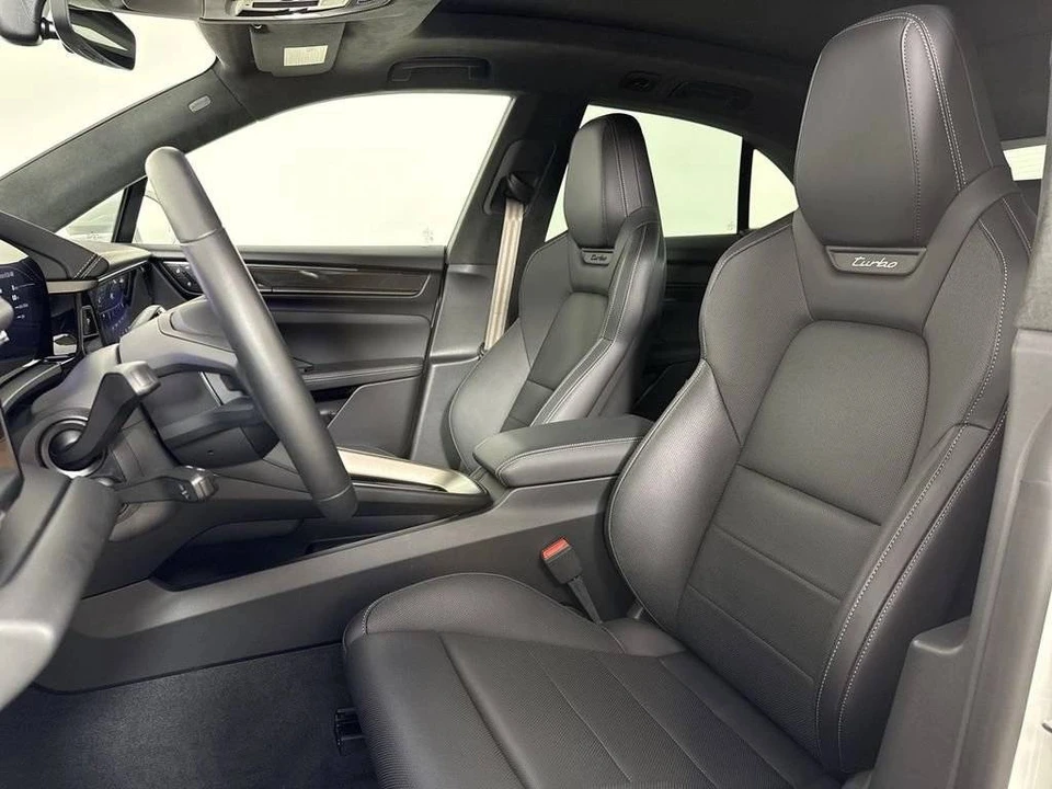 2025 Porsche Macan Electric - Image 5 of 5