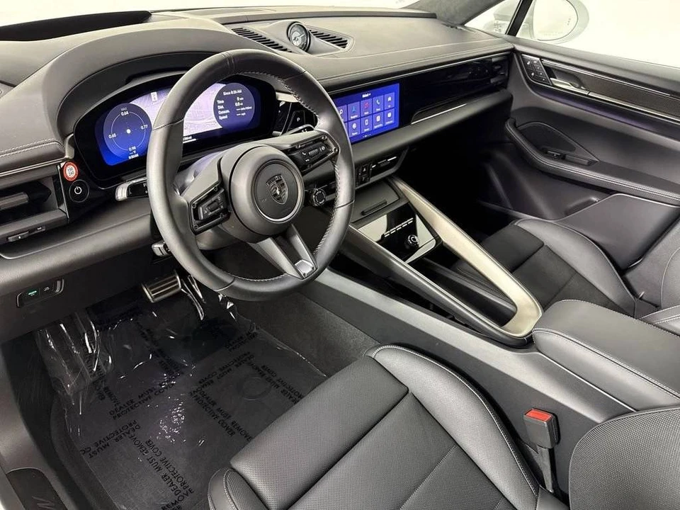 2025 Porsche Macan Electric - Image 4 of 5