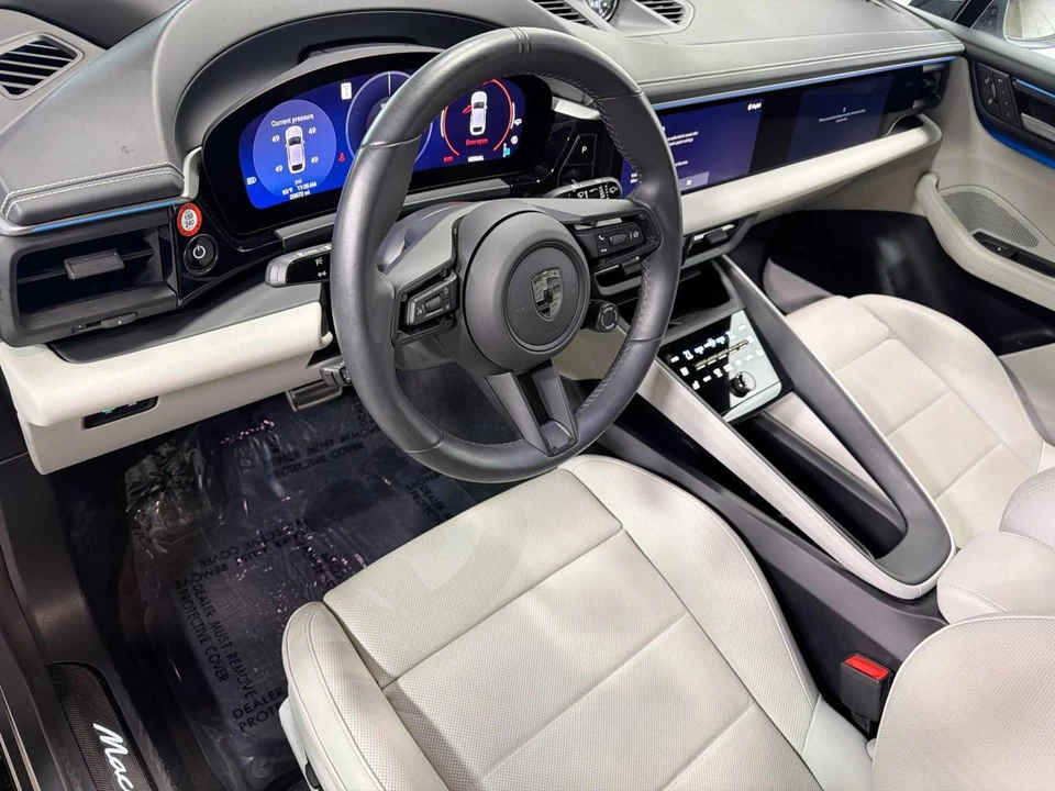 2025 Porsche Macan Electric - Image 4 of 4