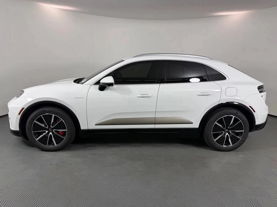2025 Porsche Macan Electric - Image 2 of 5