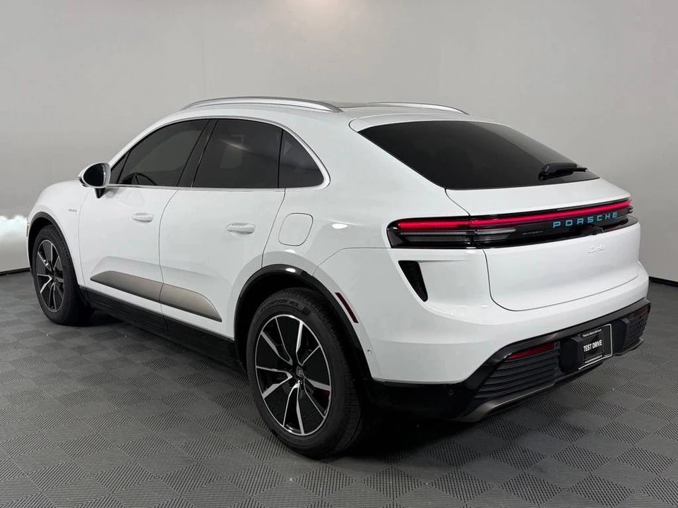 2025 Porsche Macan Electric - Image 3 of 5