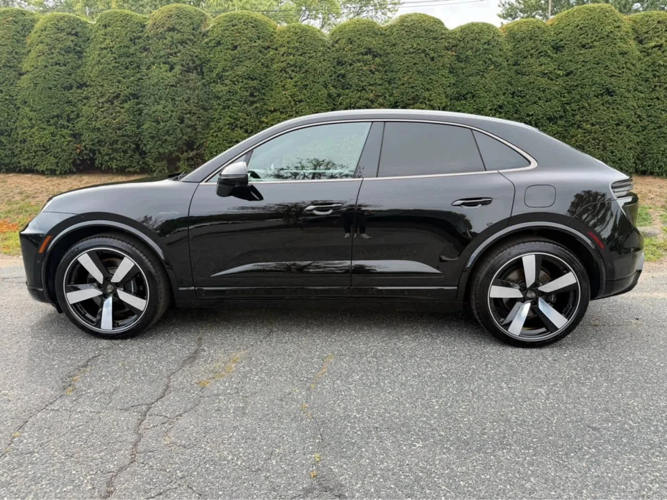 2025 Porsche Macan Electric - Image 2 of 4
