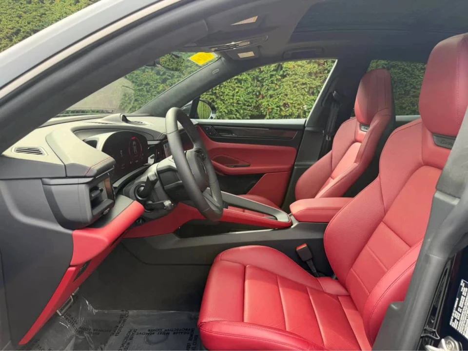 2025 Porsche Macan Electric - Image 4 of 4