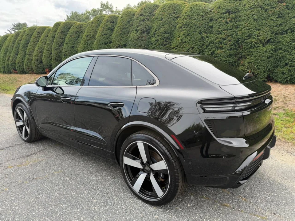 2025 Porsche Macan Electric - Image 3 of 4