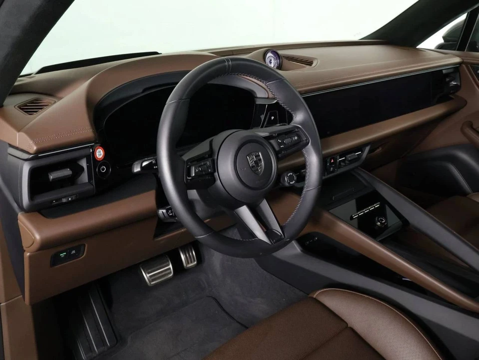 2025 Porsche Macan Electric - Image 4 of 4