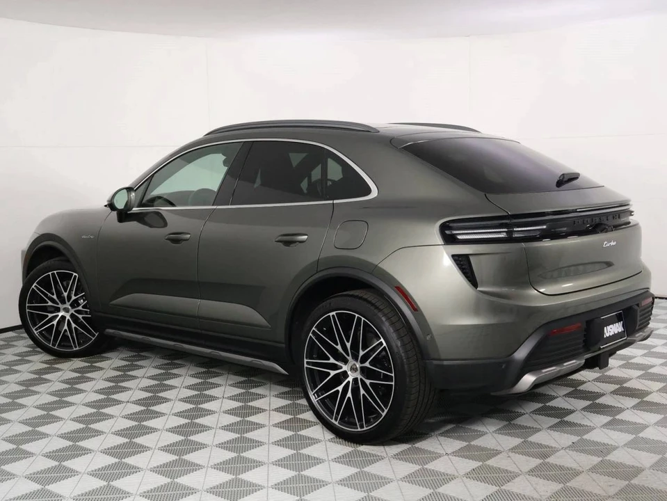 2025 Porsche Macan Electric - Image 3 of 4