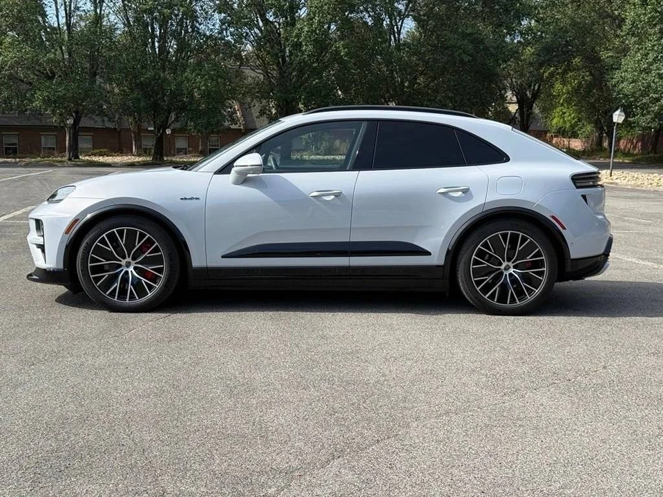 2025 Porsche Macan Electric - Image 2 of 5