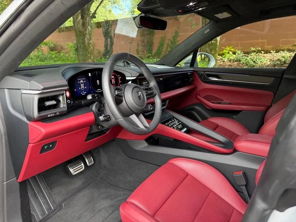 2025 Porsche Macan Electric - Image 4 of 5