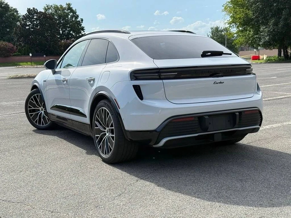 2025 Porsche Macan Electric - Image 3 of 5