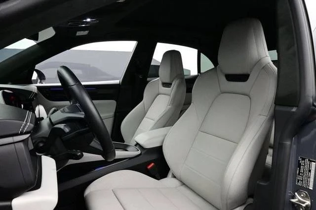 2025 Porsche Macan Electric - Image 5 of 5